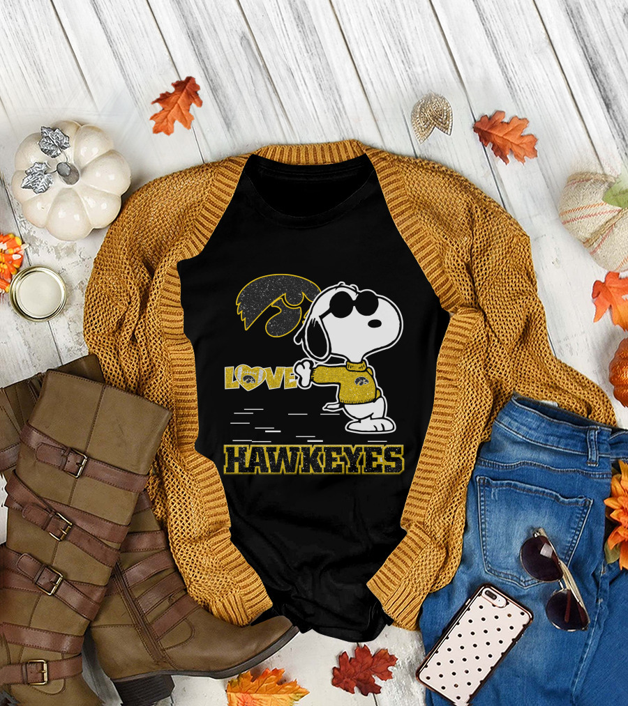 Snoopy Love Iowa Hawkeyes Football Fans Peanuts Ncaa T-Shirt