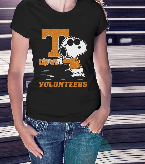 Snoopy T Love Volunteers Tennessee T-Shirt