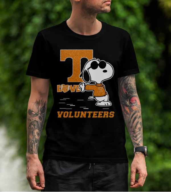 Snoopy T Love Volunteers Tennessee T-Shirt