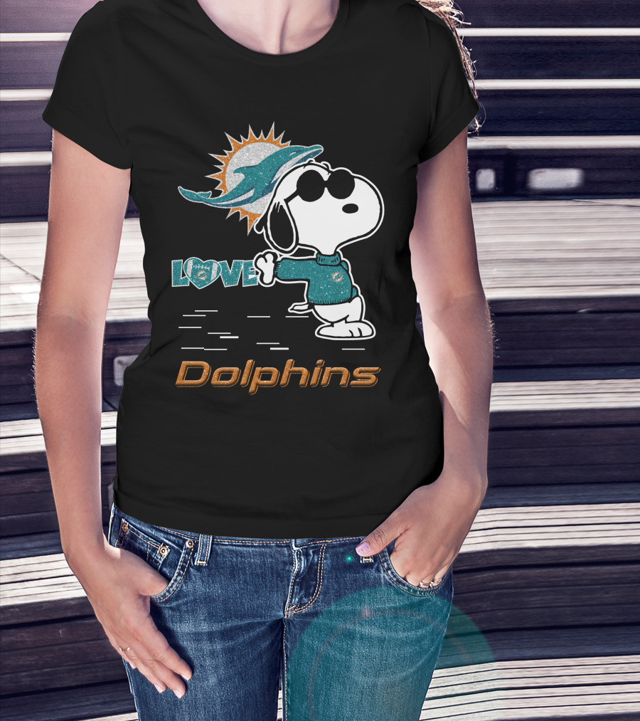 Snoopy Love Miami Dolphins Football Fan Graphics T-Shirt