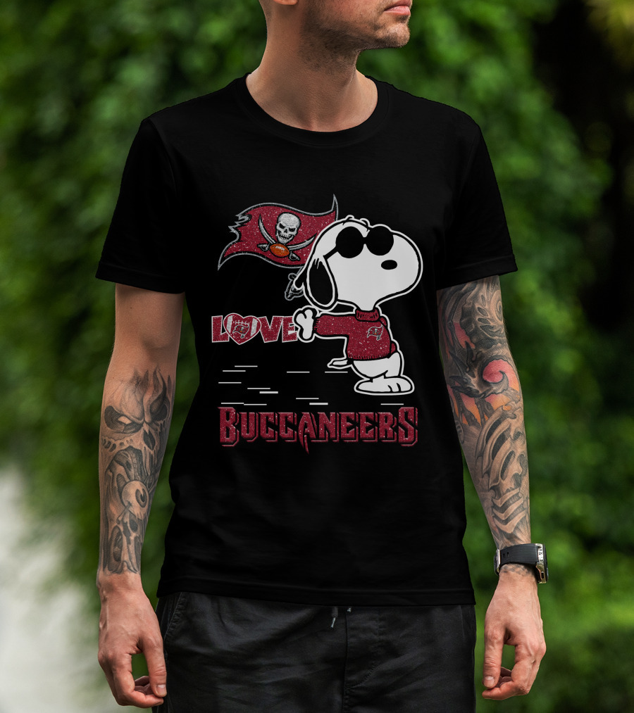 Snoopy Buccaneers Love Tampa Bay Football T-Shirt