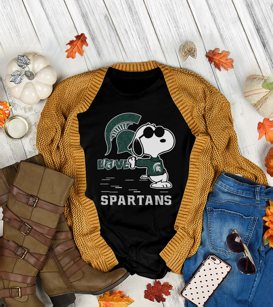 Snoopy Love Michigan State Spartans Emblem with Cool Pose T-Shirt