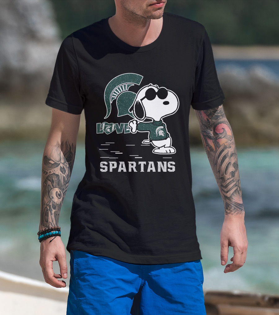 Snoopy Love Michigan State Spartans Emblem With Cool Pose T-Shirt
