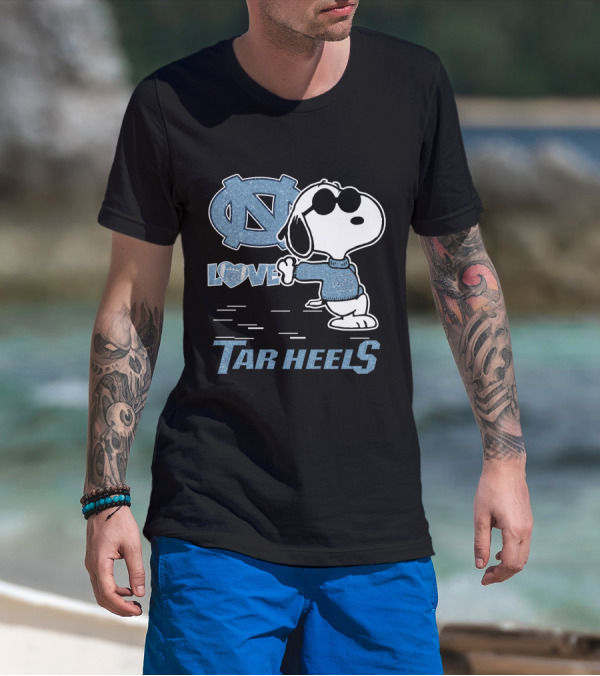 Snoopy Love North Carolina Tar Heels Peanuts Fan T-Shirt