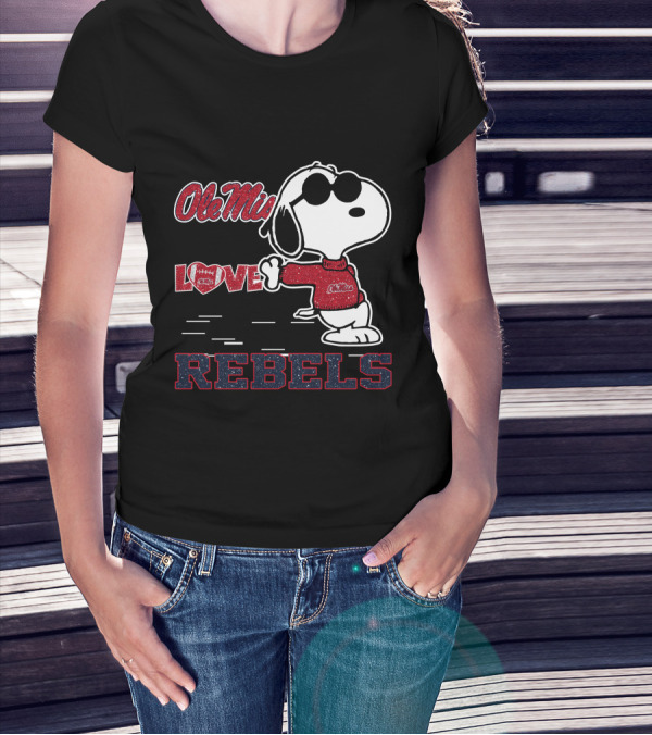Snoopy Ole Miss Rebels Love Football T-Shirt