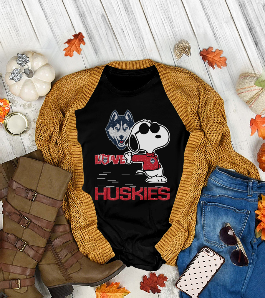 Snoopy Love Huskies UConn T-Shirt