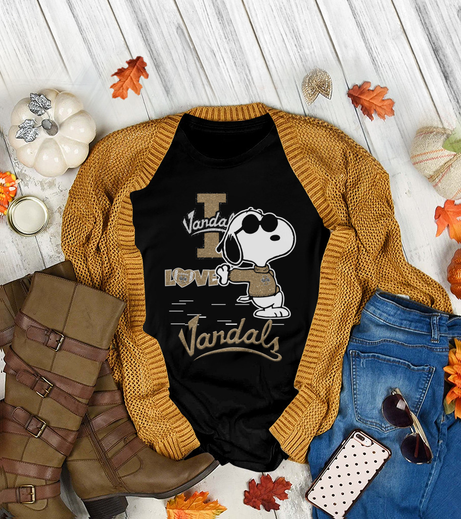 Snoopy Vandals Love Idaho Vandals T-Shirt