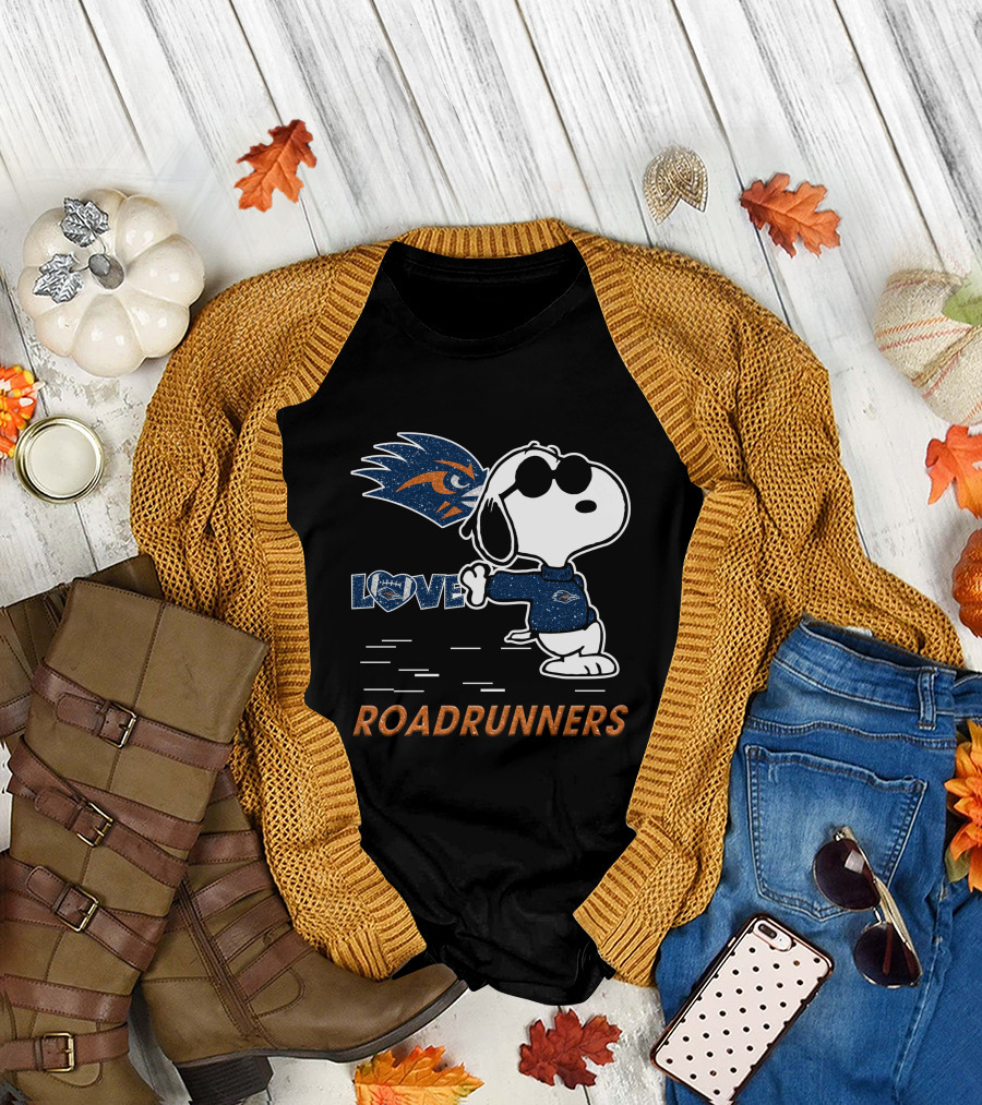 Snoopy Love UTSA Roadrunners Football Fanatic T-Shirt
