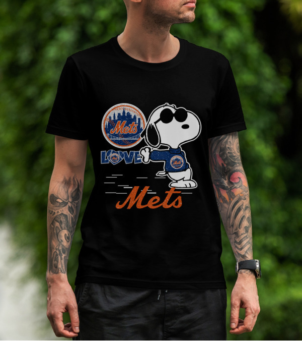 Snoopy Mets Love Mets T-Shirt