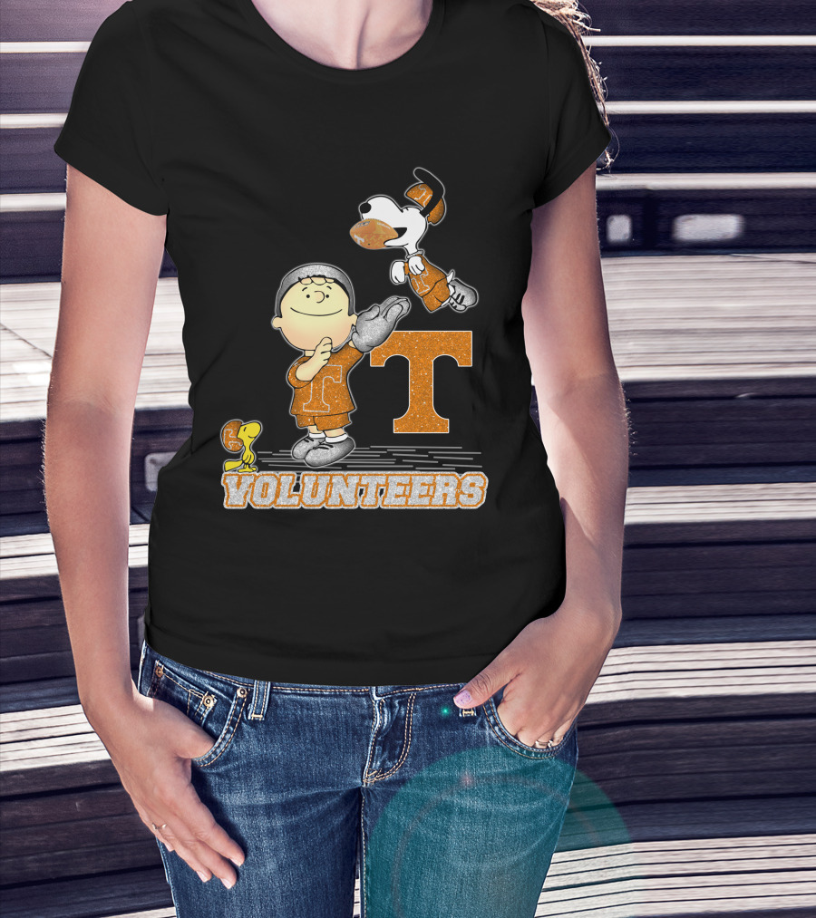 Snoopy Football Love Tennessee Volunteers Peanuts Characters T-Shirt