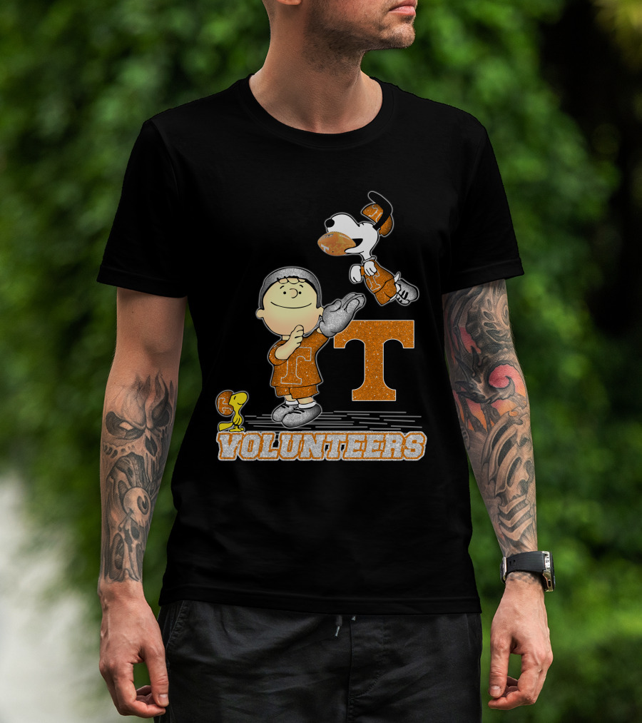 Snoopy Football Love Tennessee Volunteers Peanuts Characters T-Shirt