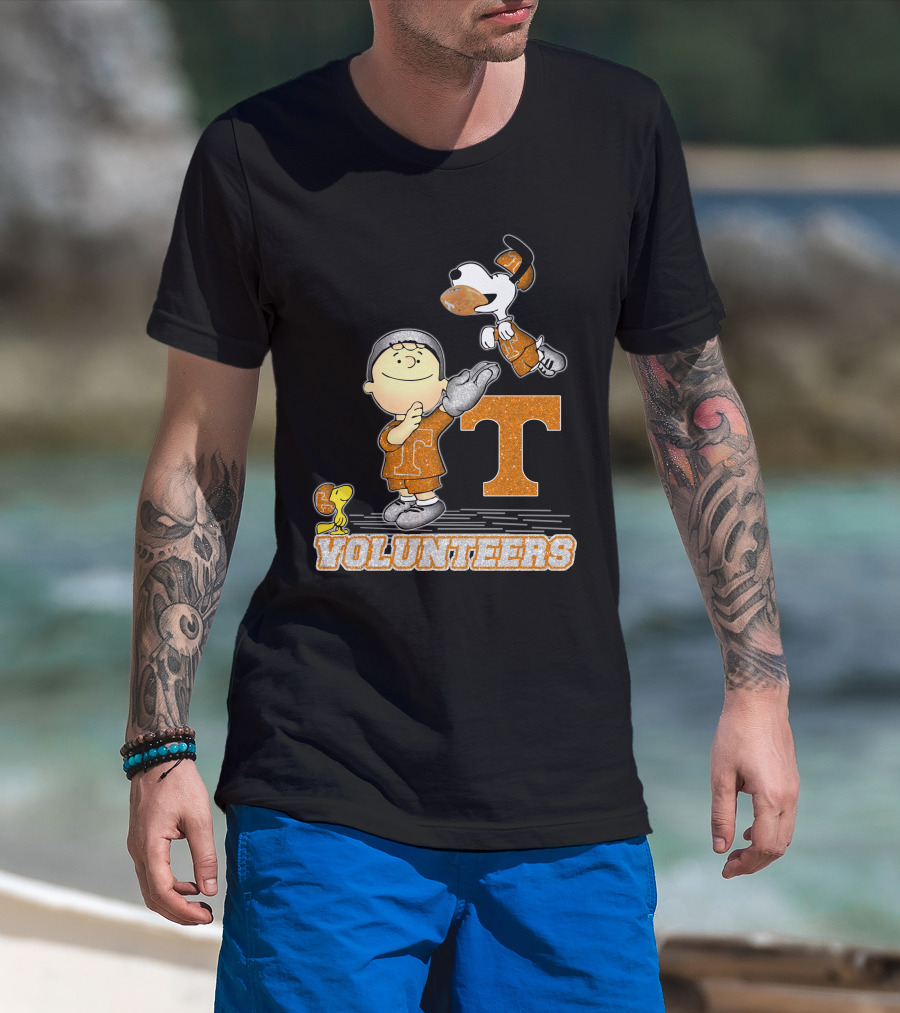 Snoopy Football Love Tennessee Volunteers Peanuts Characters T-Shirt