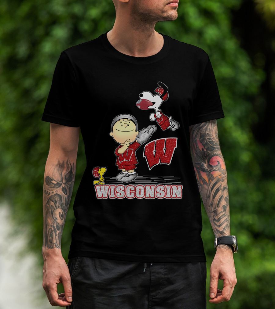 Snoopy Wisconsin Badgers Charlie Brown Woodstock Football T-Shirt