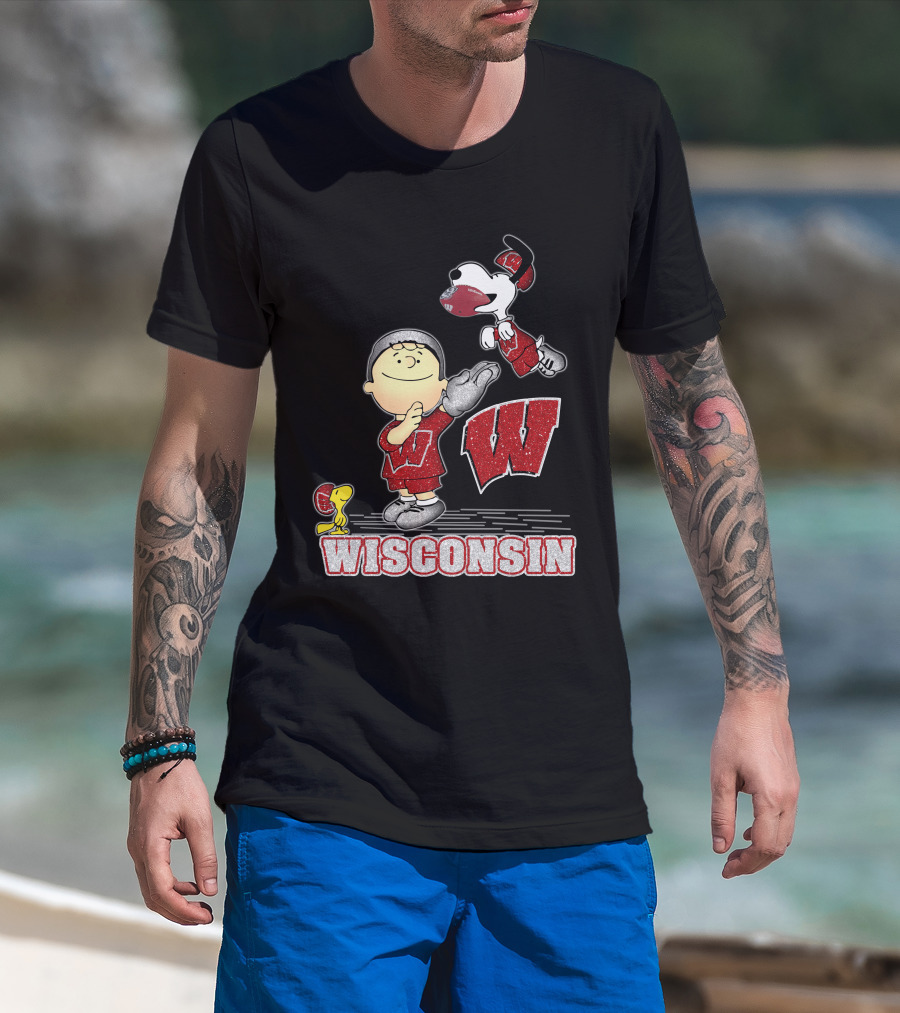 Snoopy Wisconsin Badgers Charlie Brown Woodstock Football T-Shirt