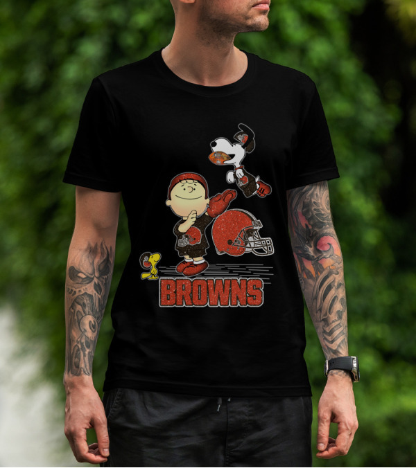 Snoopy And Friends Cleveland Browns Football Fun T-Shirt