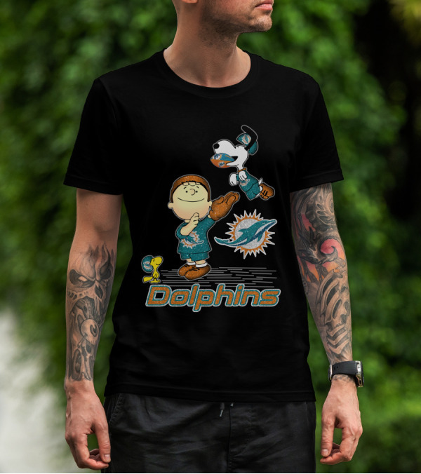 Snoopy And Woodstock Love Miami Dolphins Football T-Shirt