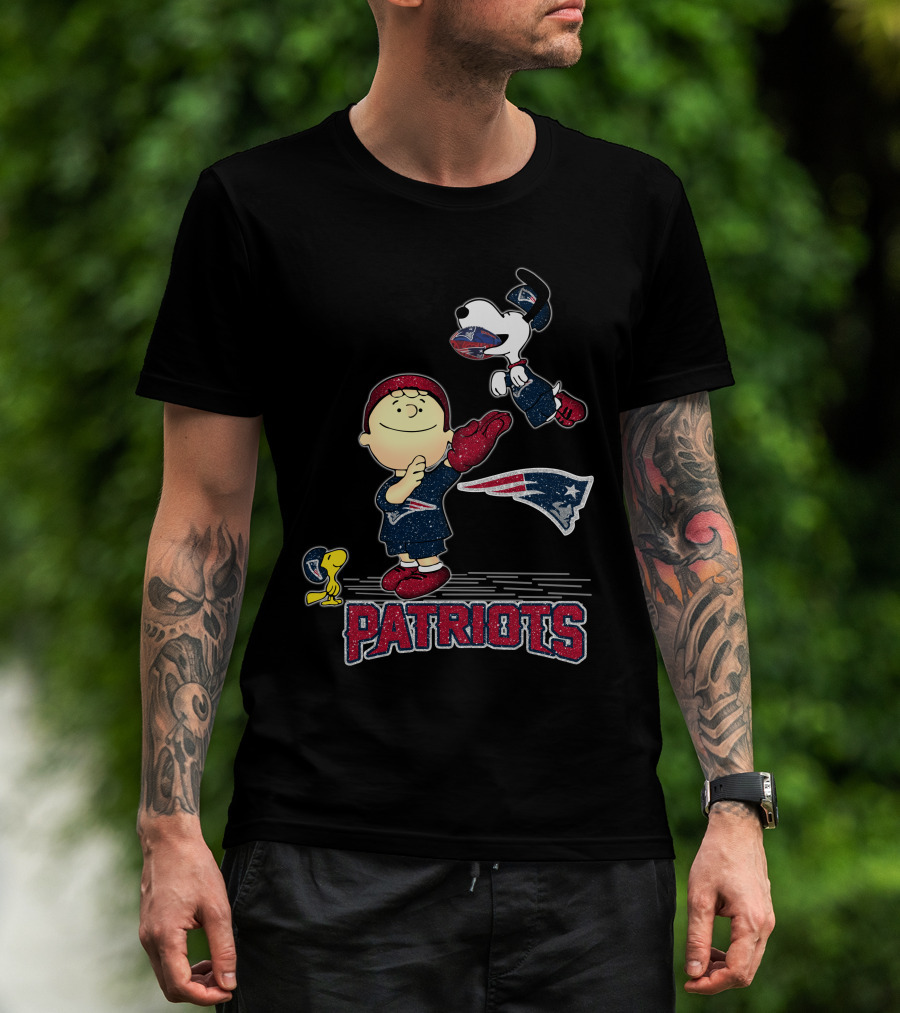 Snoopy Patriots Football New England Peanuts Characters T-Shirt