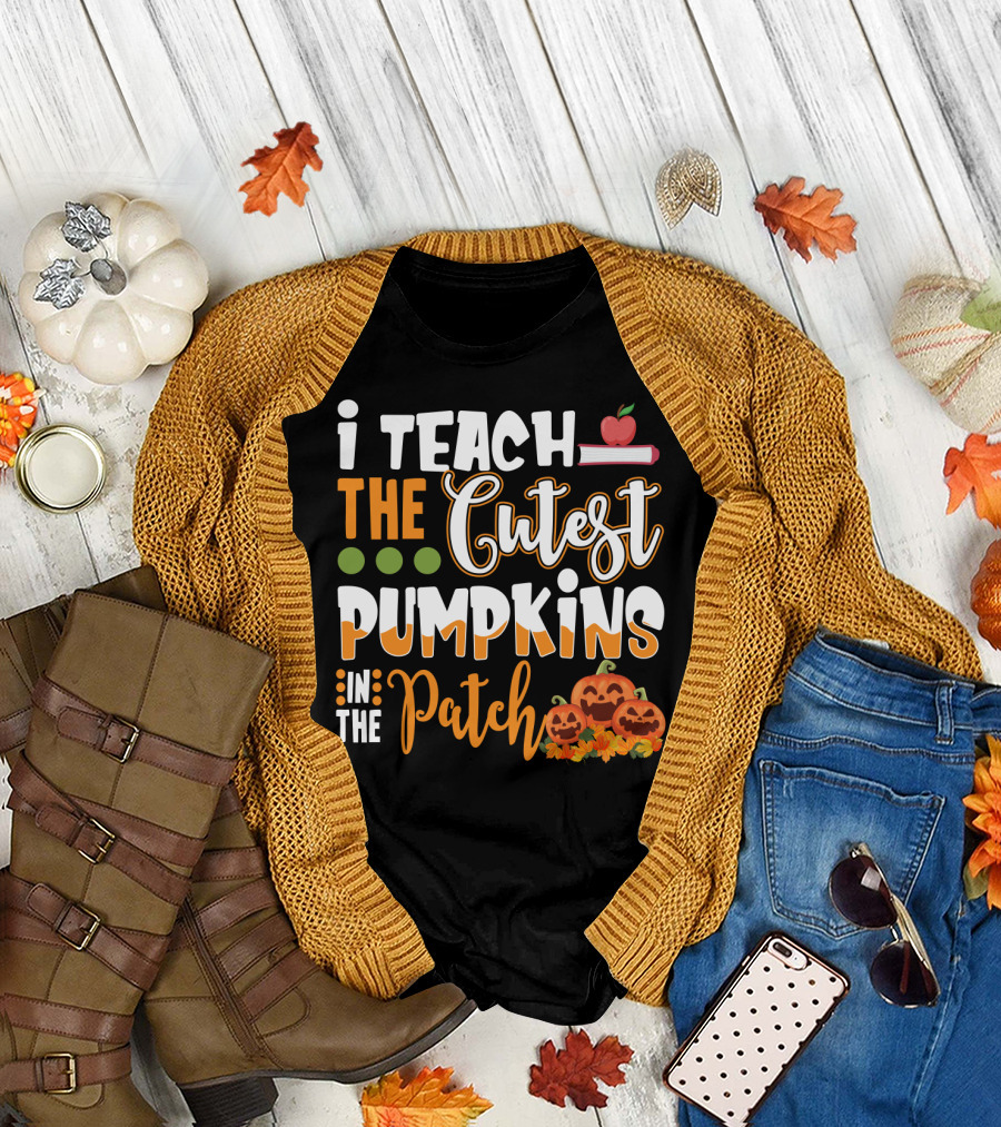 I Teach The Cutest Pumpkins In The Patch Halloween Teacher Text with Apple and Smiling Pumpkins T-Shirt