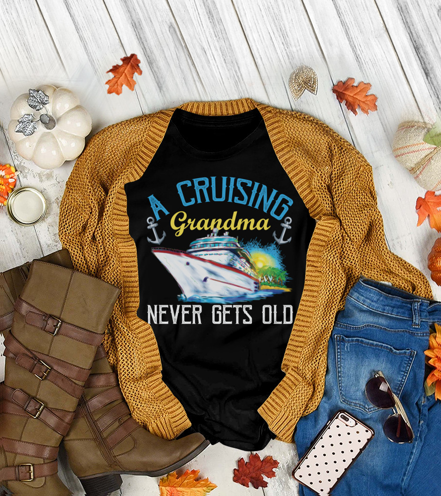 A Cruising Grandma Never Gets Old Anchors Cruise Ship Sun T-Shirt