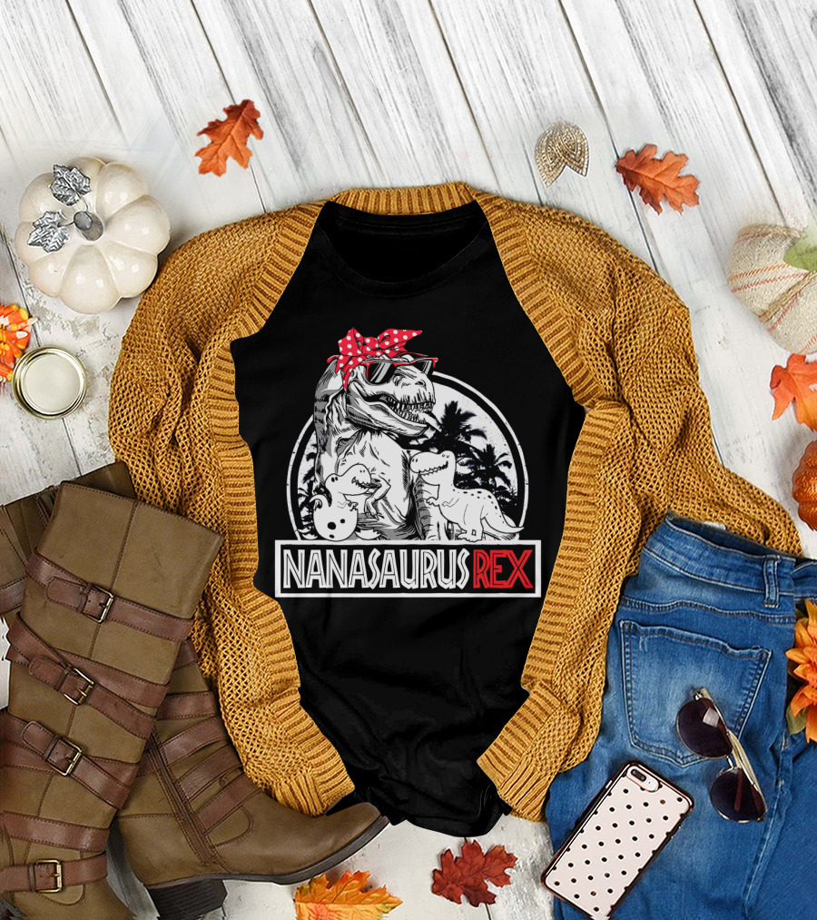 Nanasaurus Rex Funny Dinosaur Grandma with Red Bandana and Sunglasses T-Shirt
