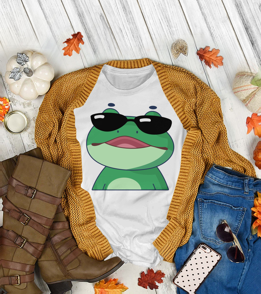 boomerna frog with sunglasses T-Shirt