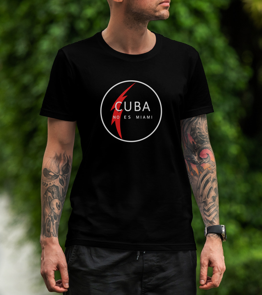 Medea Benjamin Cuba No Es Miami Circle Design Red Lightning T-Shirt