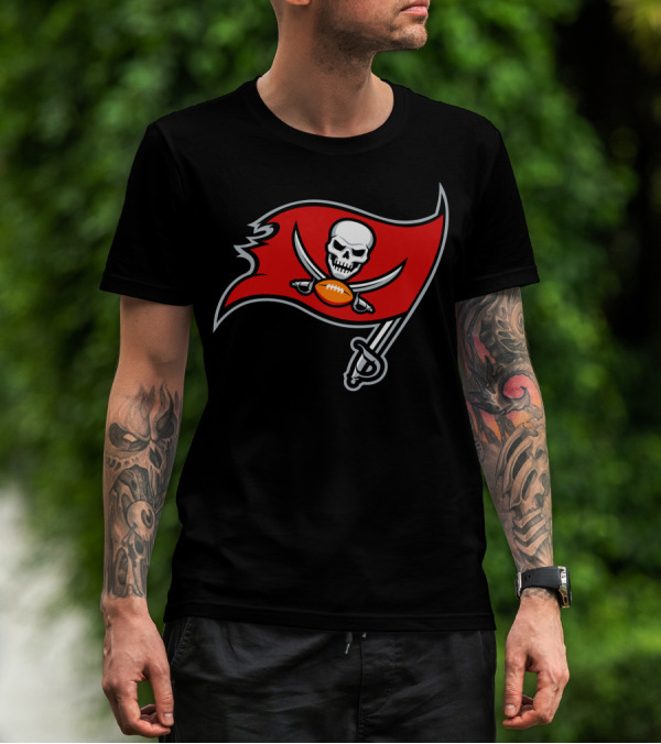 Tampa Bay Buccaneers Skull Flag Football Team T-Shirt