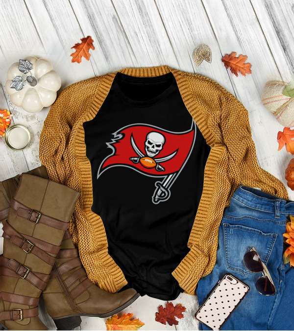 Tampa Bay Buccaneers Skull Flag Football Team T-Shirt