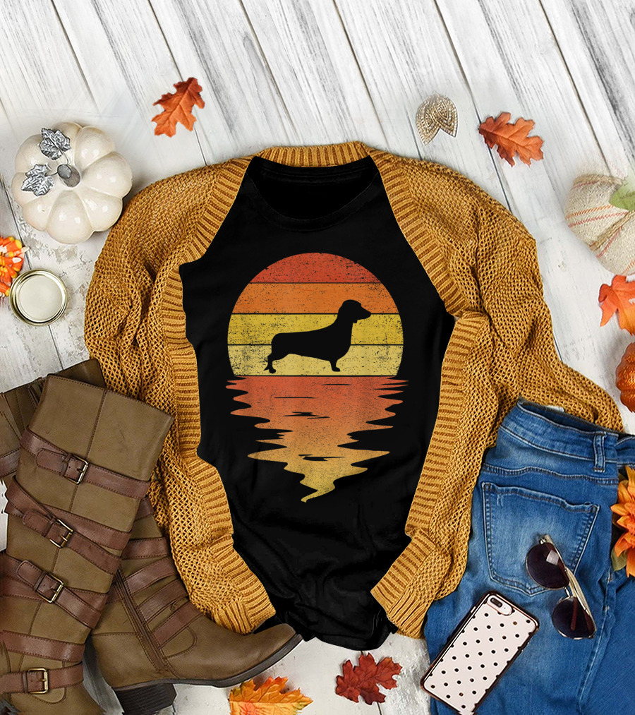 Dachshund Silhouette 70s Vintage Sunset T-Shirt
