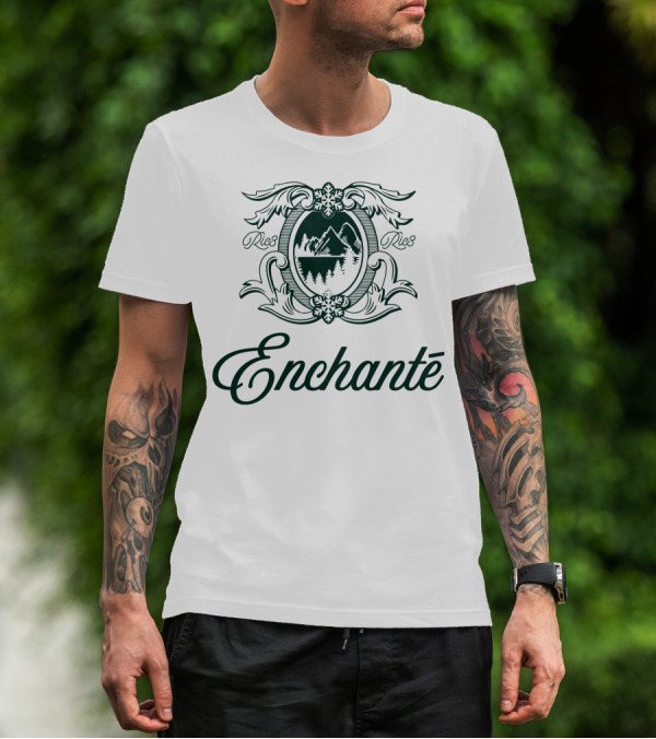 Enchanté Crest Mountain Lakeside Scenery T-Shirt