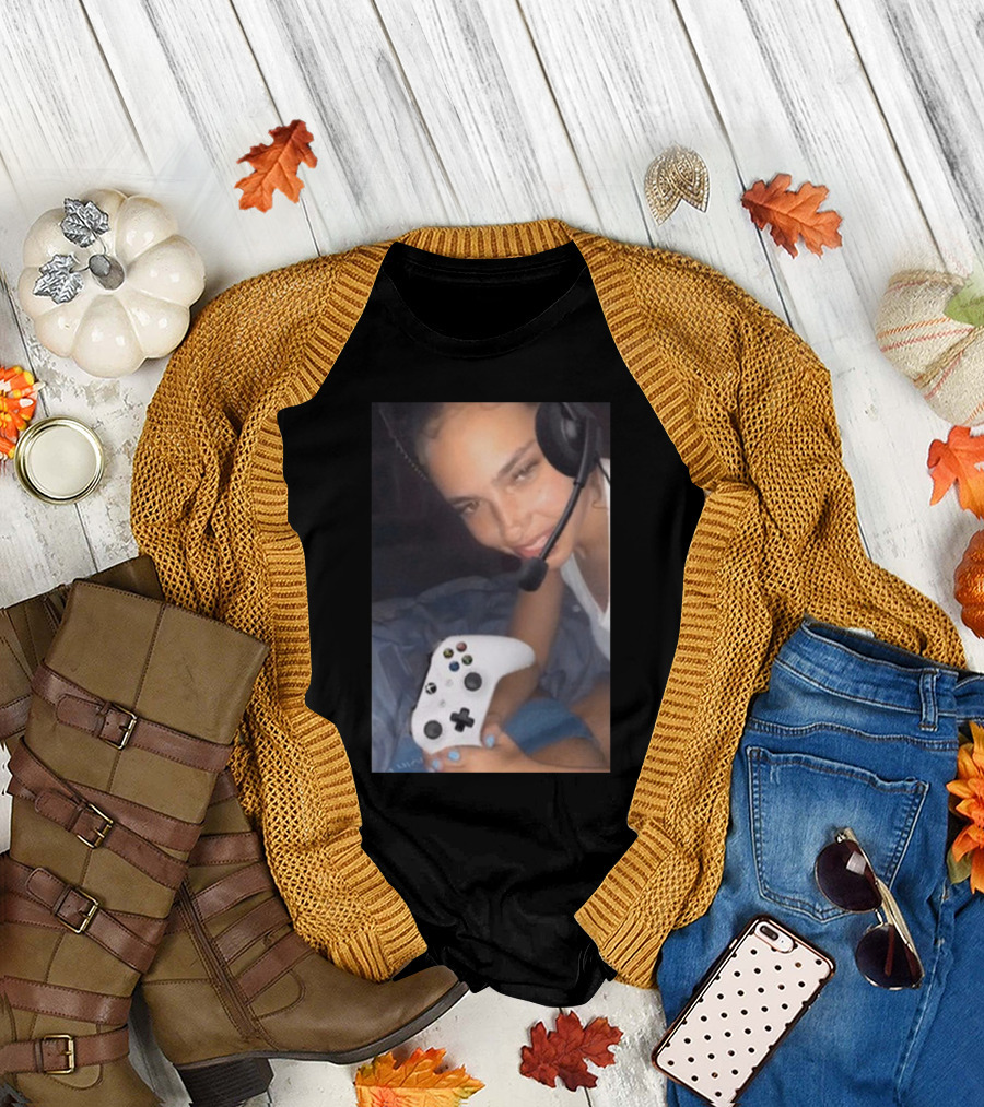 ash kaashh merch gamer headset controller T-Shirt