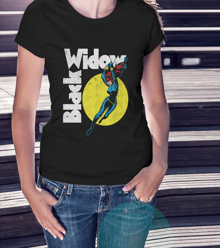 Black Widow Marvel Comic Circle Retro Heroic Pose T-Shirt