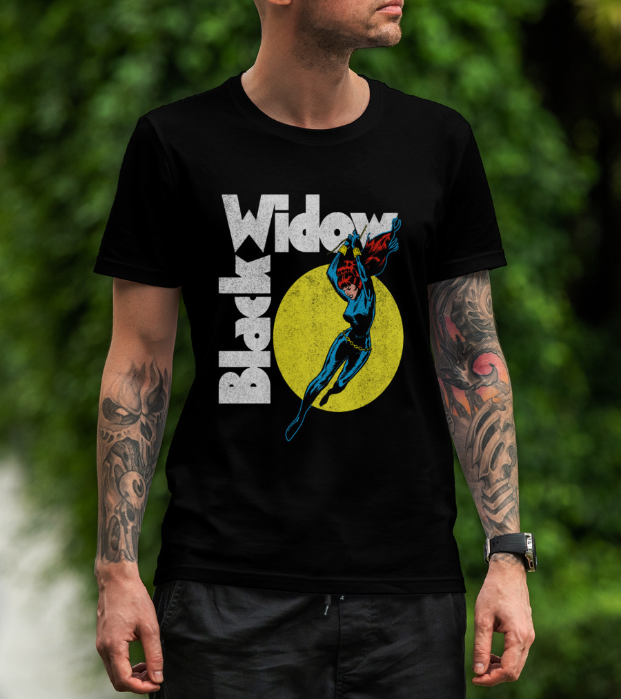 Black Widow Marvel Comic Circle Retro Heroic Pose T-Shirt