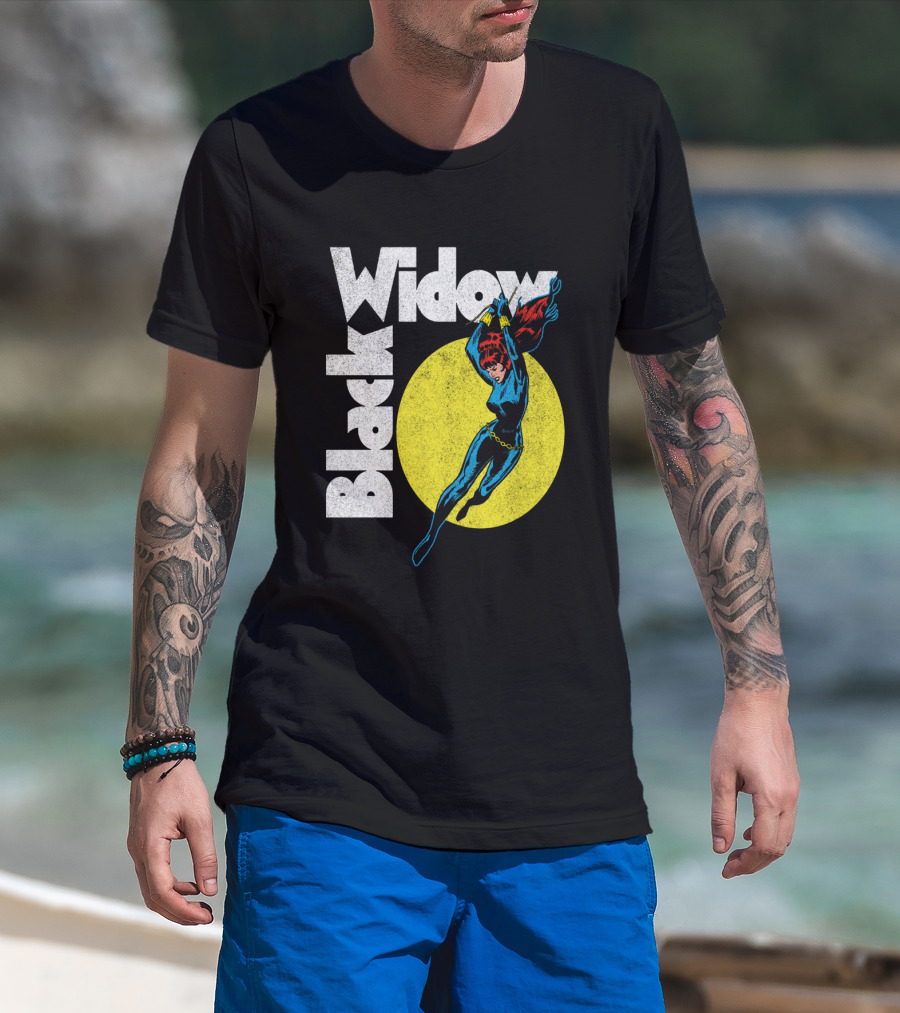 Black Widow Marvel Comic Circle Retro Heroic Pose T-Shirt