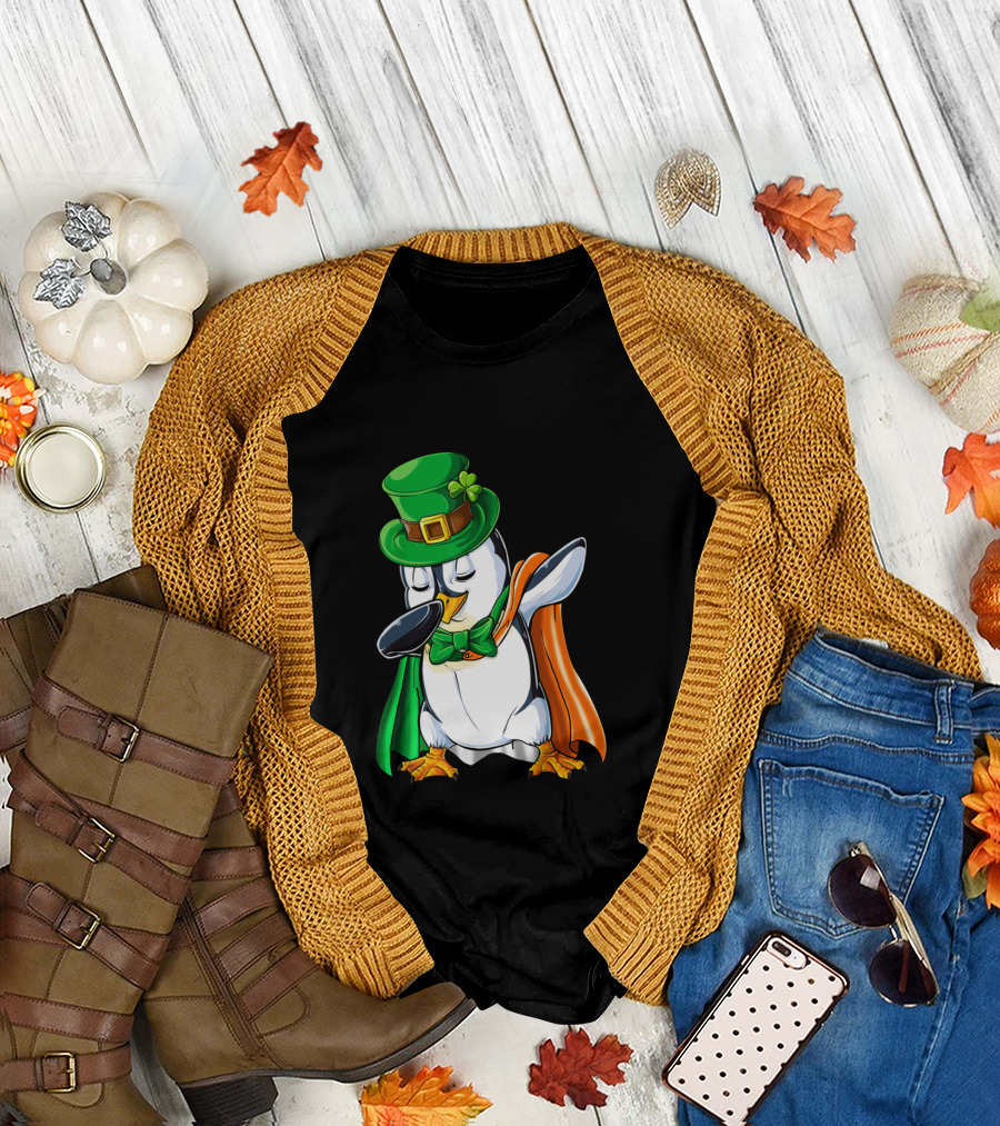 Penguin Dabbing Leprechaun Hat Irish Flag Cape T-Shirt