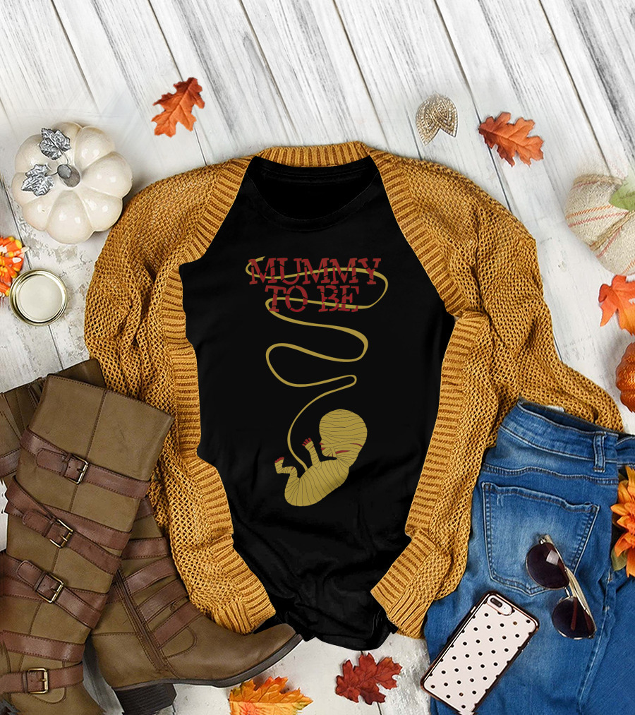 Mummy to Be Halloween Pregnancy Announcement T-Shirt