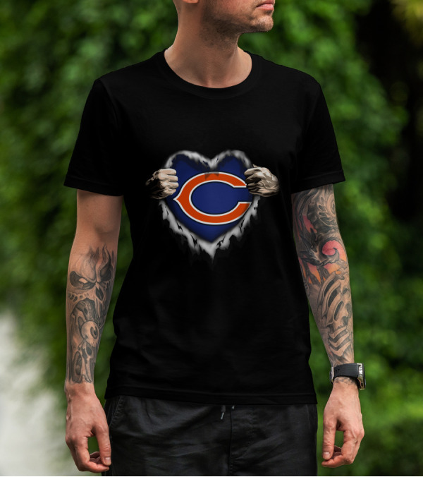 Chicago Bears Logo Ripped Heart Hands T-Shirt