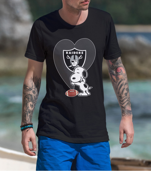 Las Vegas Raiders Snoopy Football Heart Hug T-Shirt