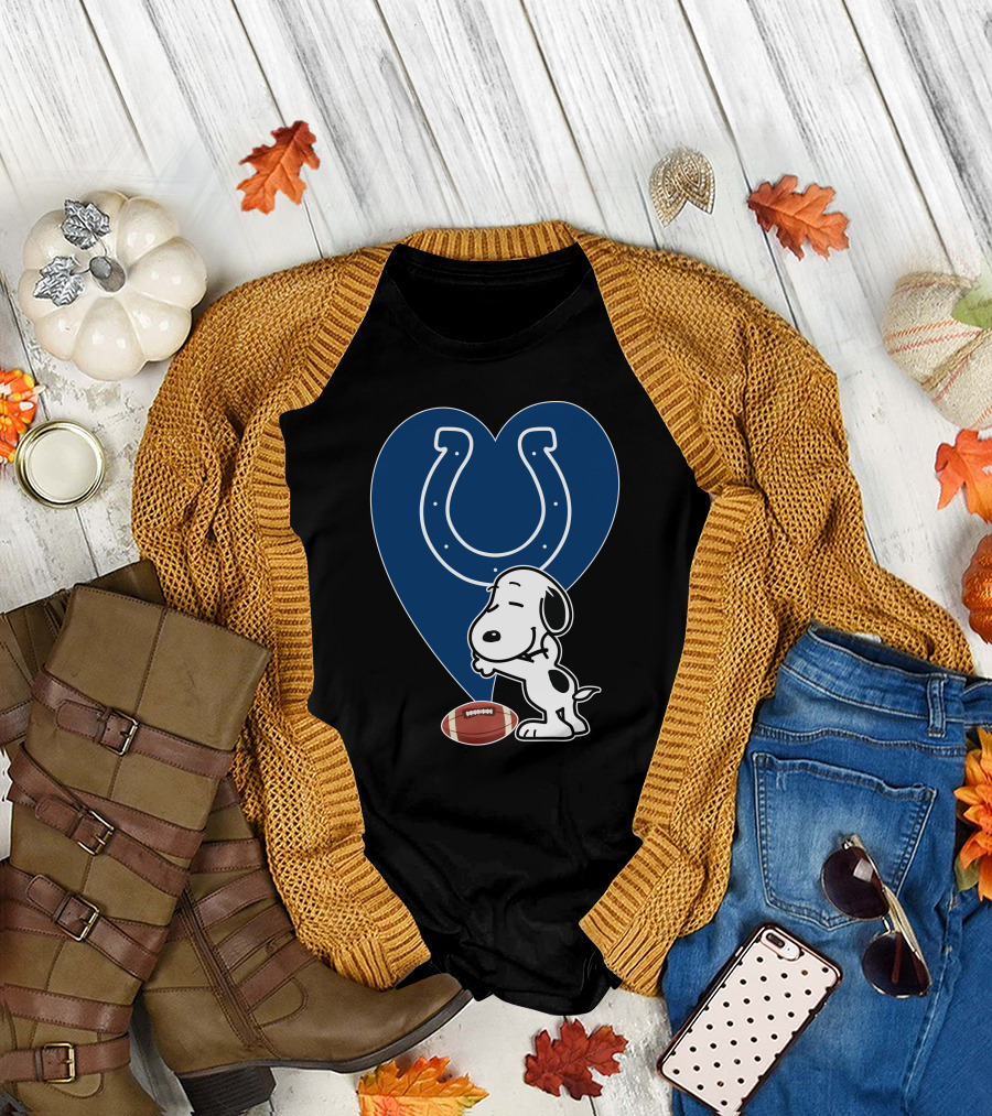 Indianapolis Colts Snoopy Football Heart Hug T-Shirt