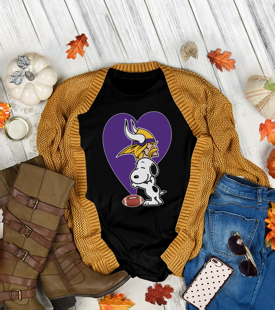 Minnesota Vikings Snoopy Football Heart Hug T-Shirt