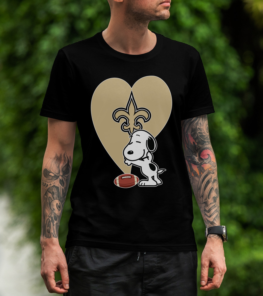 New Orleans Saints Snoopy Hug Heart Fleur-de-Lis Football T-Shirt