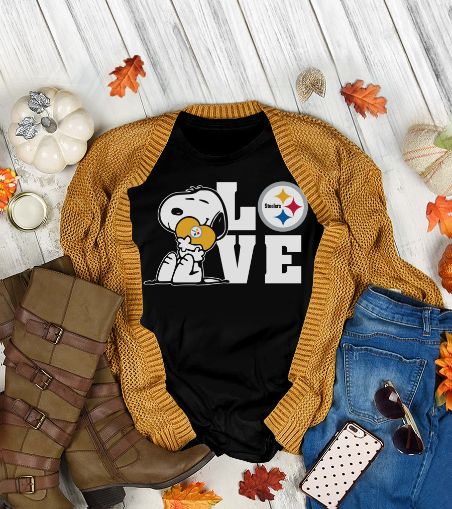 Snoopy Hugging Yellow Heart Steelers Love T-Shirt