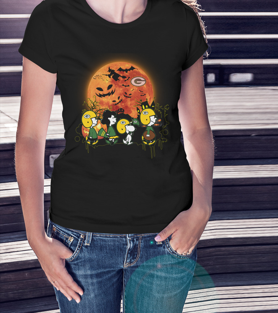 Green Bay Packers Halloween Peanuts Characters Under Full Moon T-Shirt