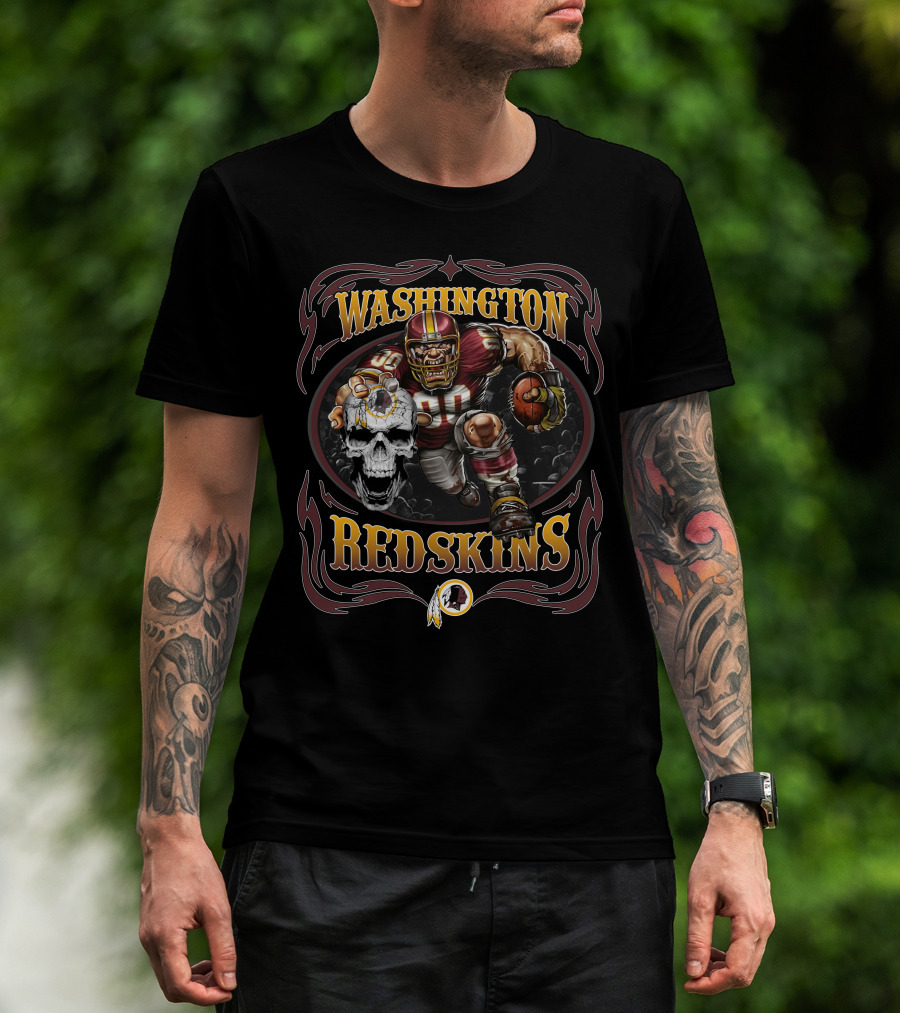 Washington Redskins Football Skull And Player Retro Style T-Shirt