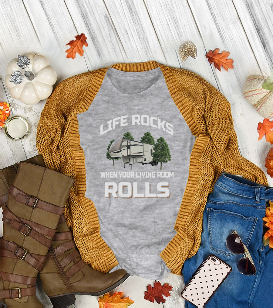 LIFE ROCKS WHEN YOUR LIVING ROOM ROLLS Forest River Wildcat 32WB T-Shirt