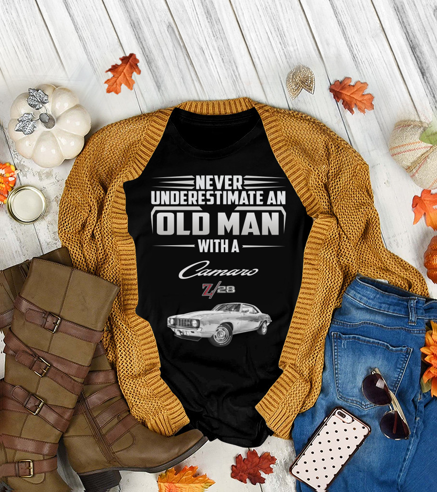NEVER UNDERESTIMATE AN OLD MAN WITH A CAMARO Z/28 T-Shirt