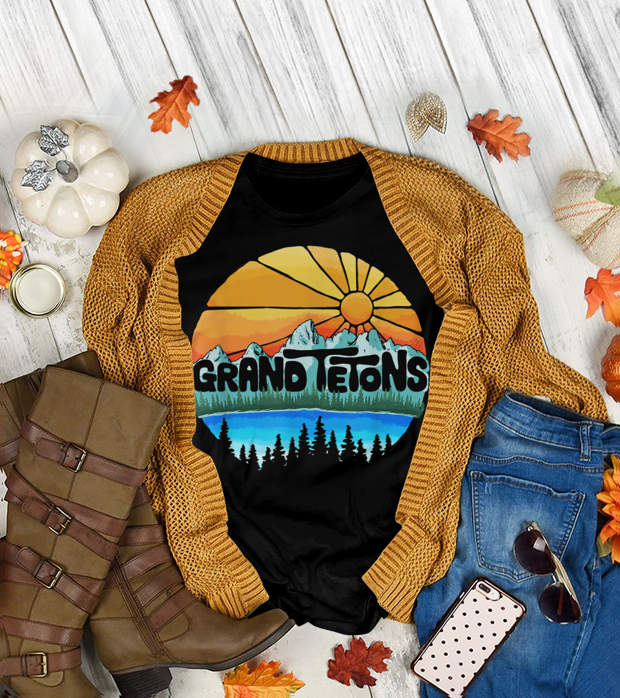 Grand Tetons National Park Sunset Mountains and Lake T-Shirt