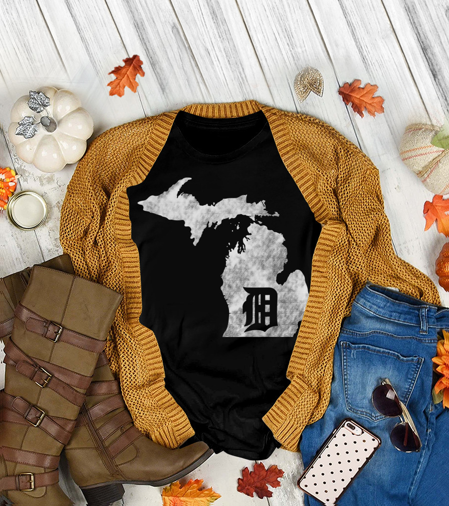 Detroit D Michigan Map Motor City Midwest Mitten T-Shirt