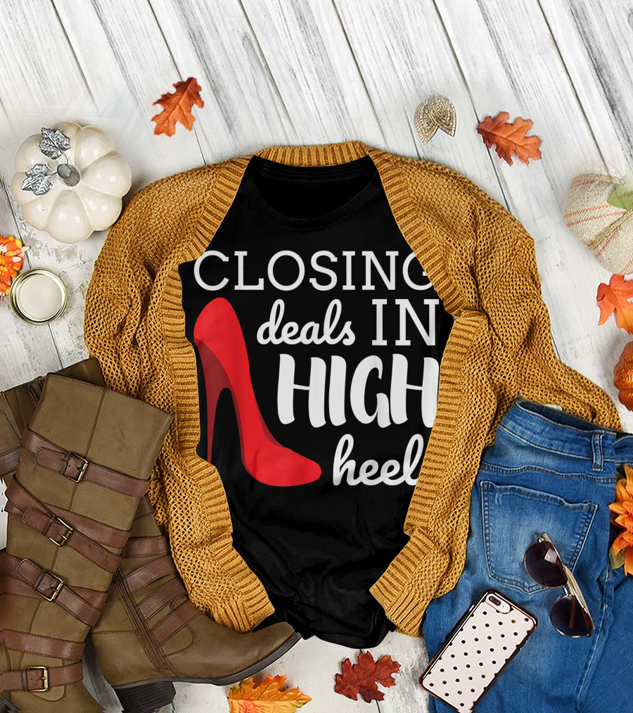 Closing Deals In High Heels Realtor Real Estate Agent T-Shirt