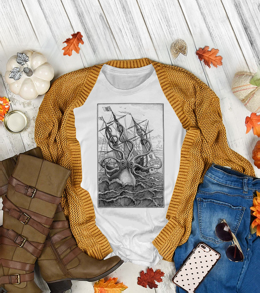 Giant Octopus Pirate Ship Vintage Kraken Sailing Squid Ocean Adventure T-Shirt